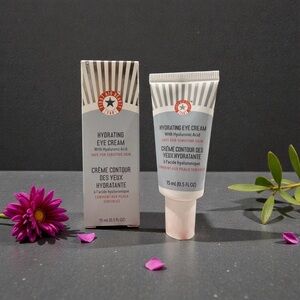 ⭐️ First Aid Beauty Hydrating Eye Cream